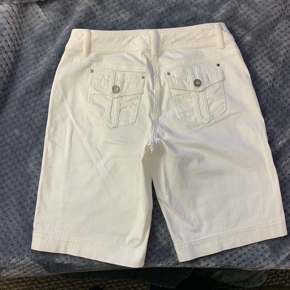 White House Black Market Bermuda Shorts Sz. 0 32”W - Picture 4 of 8